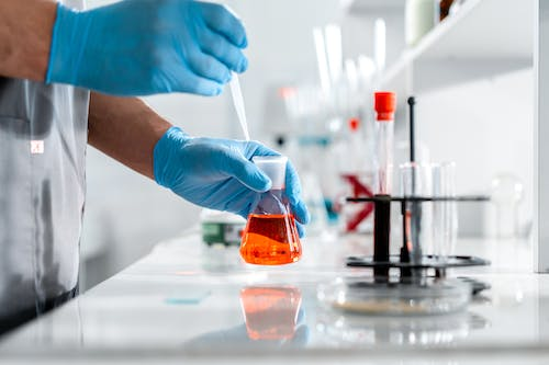 雜質(zhì)對小分子藥物穩(wěn)定性的影響機制研究